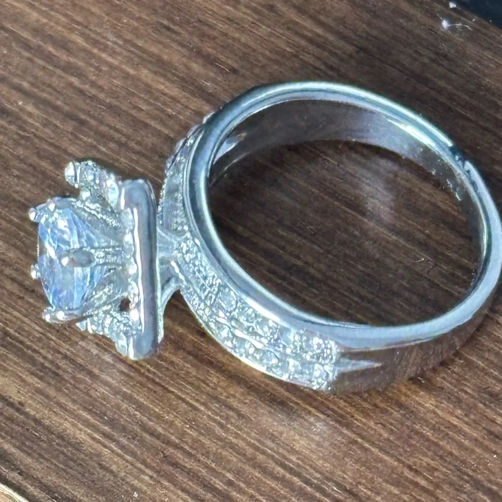 Silver Tone Crystal Ring with diamond shape center piece/size 6.5/ side crystals